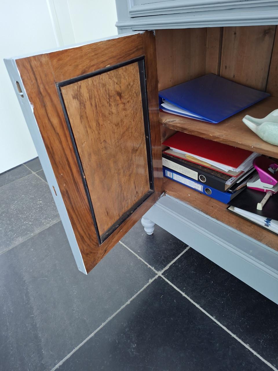 Biedemeierkast grijs