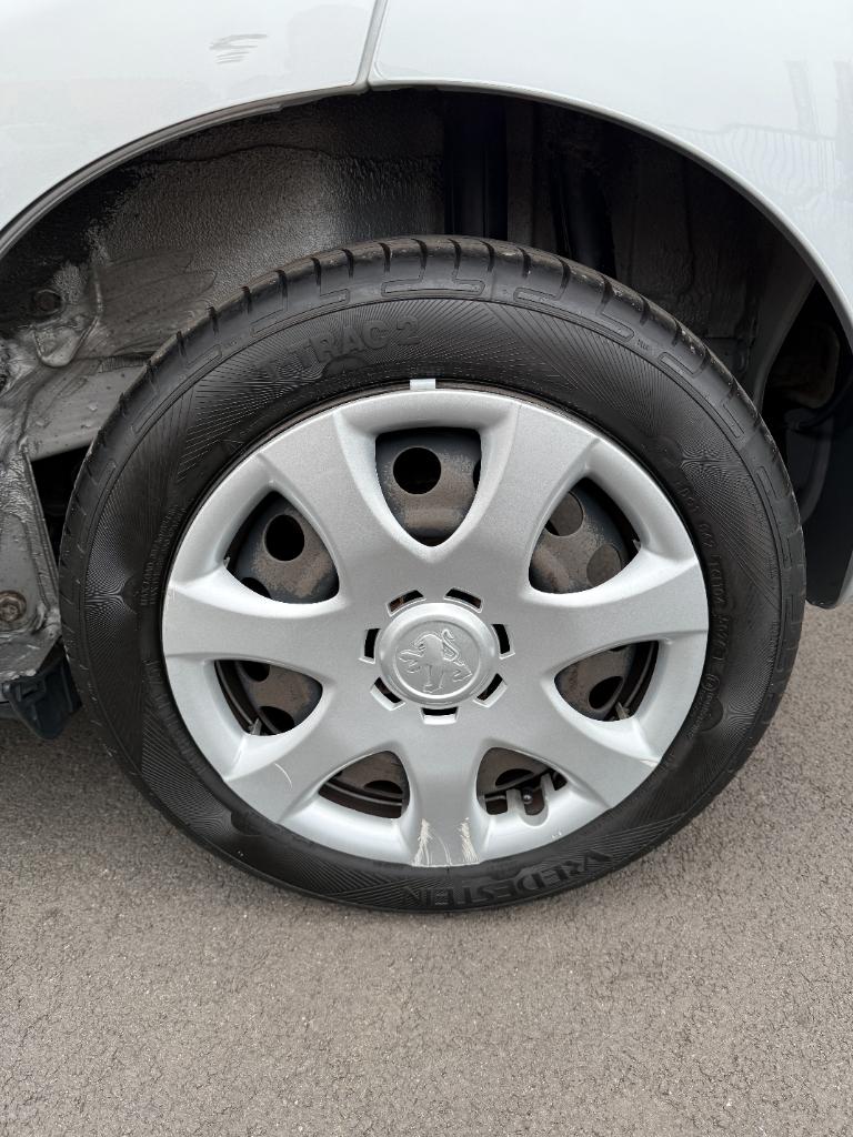 Peugeot 107 1.0-12v xs - 5drs - airco