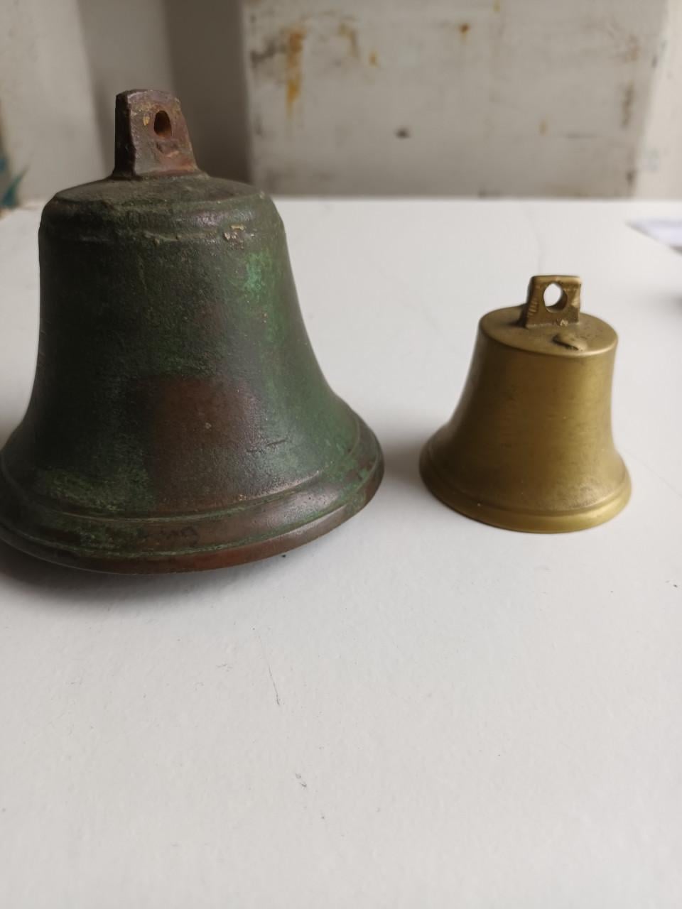 2 koperen bellen