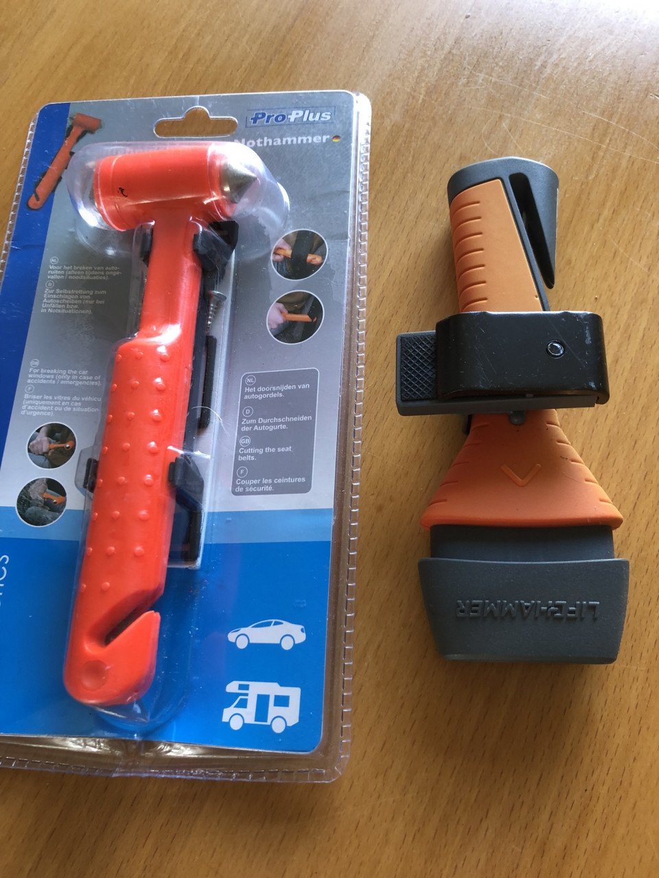 Te koop veiligheids hamers voor in de auto.(nieuw).