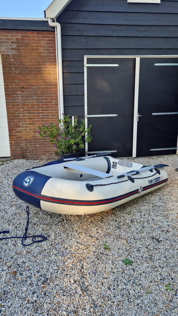 Yam 265S rubberboot met Yamaha 4 pk buitenboordmotor
