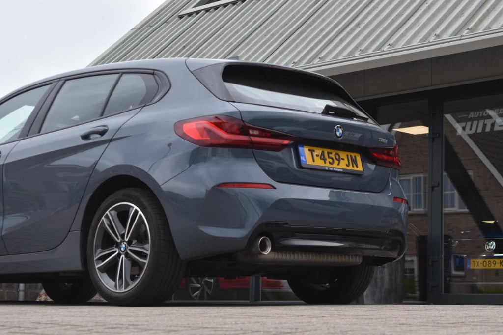 BMW 1 Serie 116i sportline | camera | apple carplay | android auto | nap | 