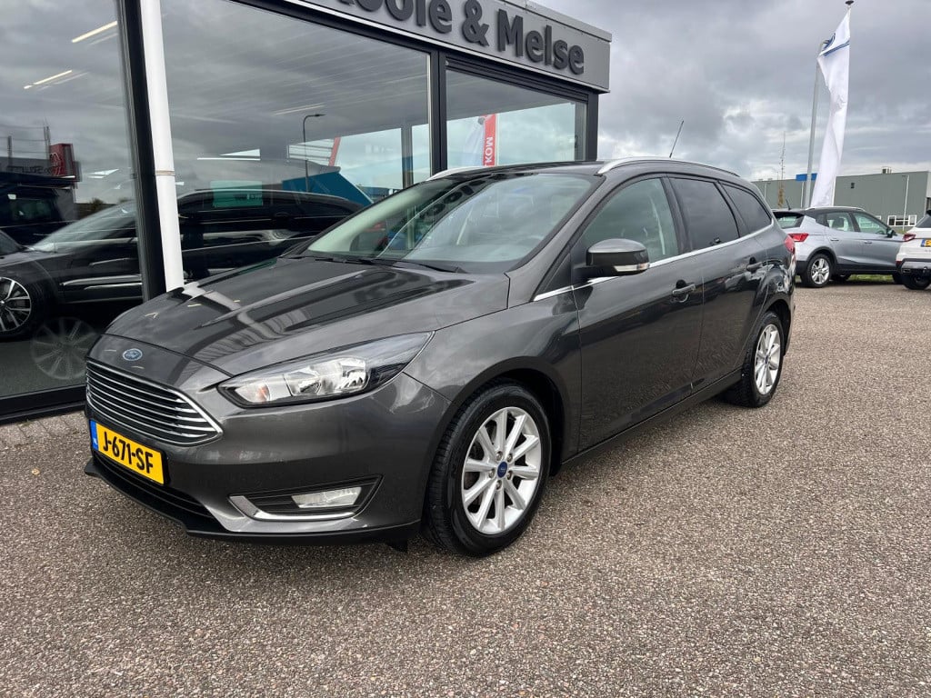 Ford Focus 1.0 ecoboost 125pk titanium , trekhaak , prijs incl nieuwe distr