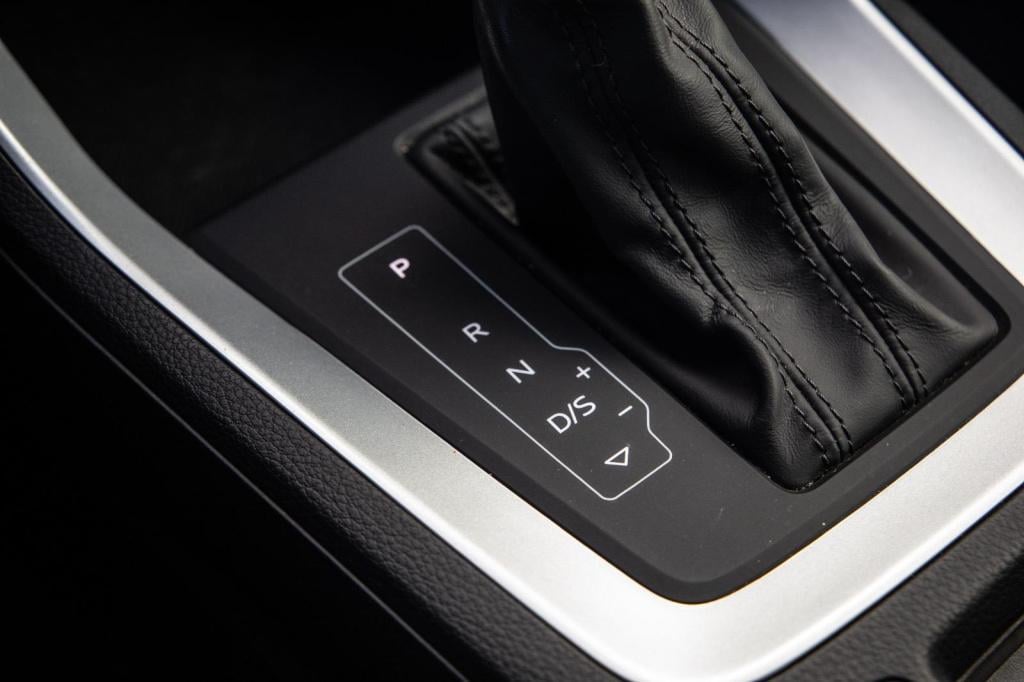 Audi Q3 45 tfsi e edition automaat / plug in hybrid / stoelverwarming / lee