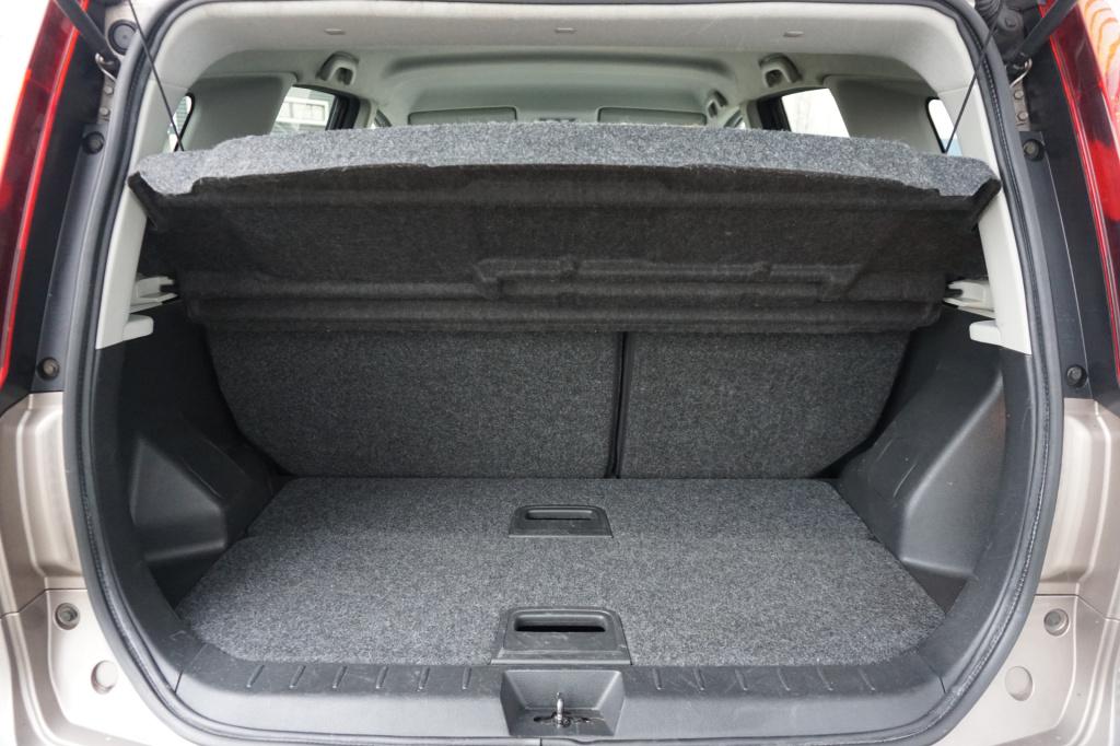 Nissan Note 1.6 tekna airco / navi / cruise / parkeersens. / trekhaak / eek