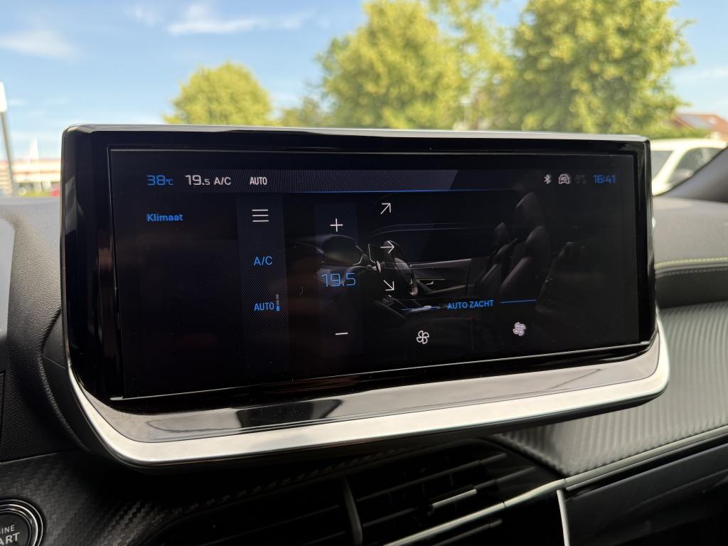 Peugeot 2008 1.2 hybrid 136 gt