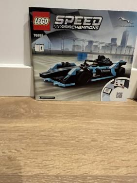 Lego  Formula E Panasonic Jaguar Racing GEN2 car en jaguar i-pace ethrophy