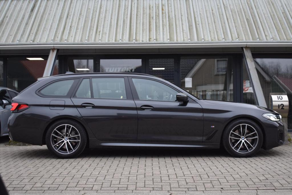 BMW 5 Serie touring 520i m-sport | laserlight | nap | dealer onderhouden | 