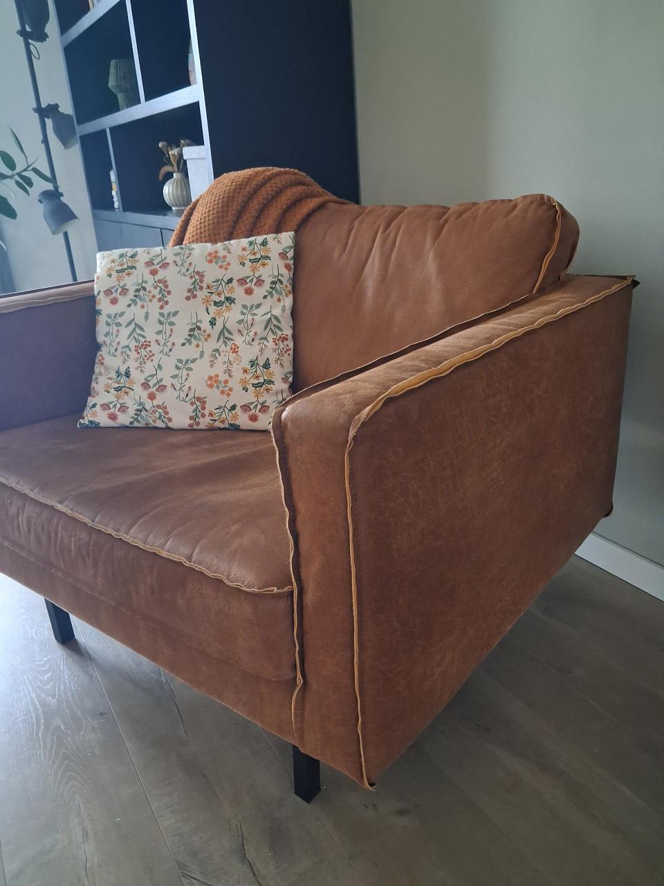 Loveseat, cognackleur, zit heerlijk