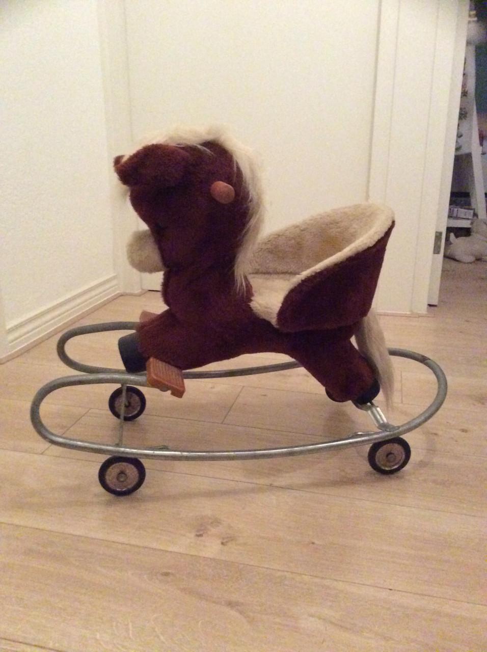 Hobbel rijpaard, jaren 70, super netjes