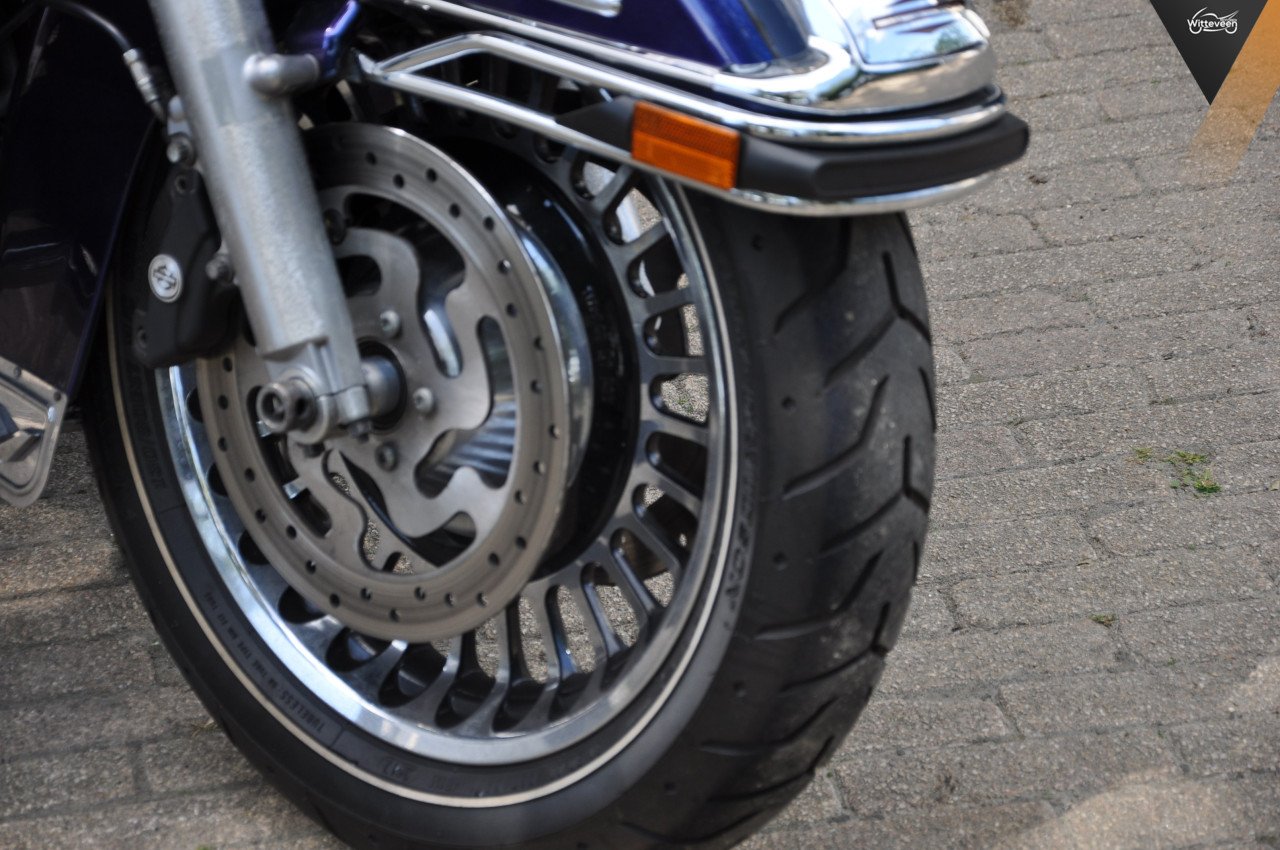 Harley Davidson FLHTK Electra Glide Ultra Limited 103 Ape, uitlaten