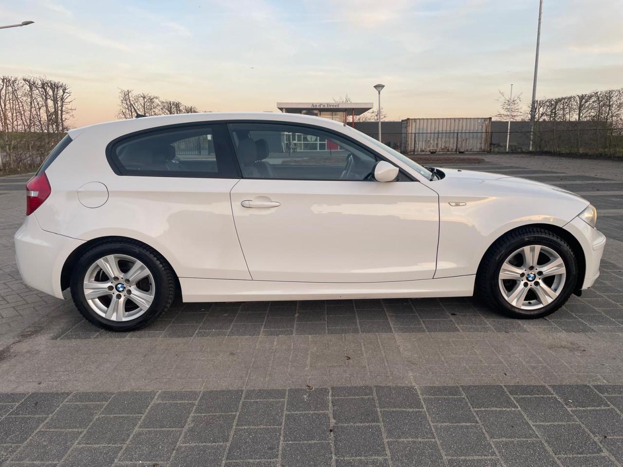 BMW 118i Executive 143 PK nieuwe all season banden – APK tot 01-2027