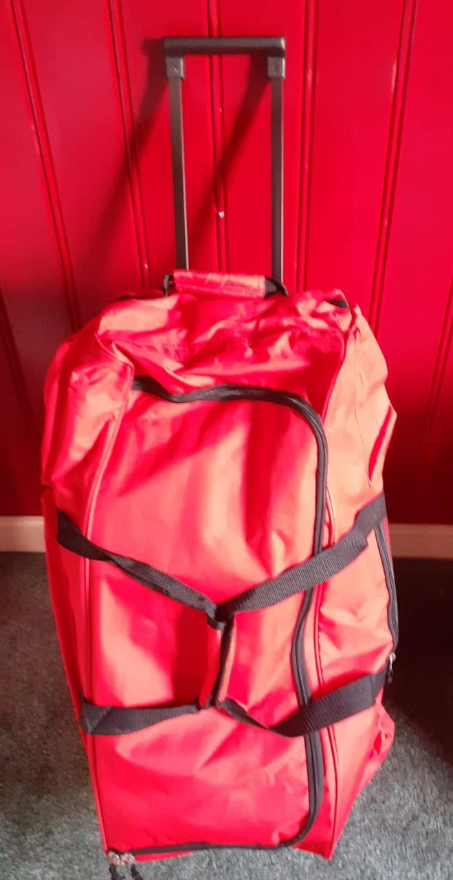 Reistas/Sporttas op 2 wielen. Rood