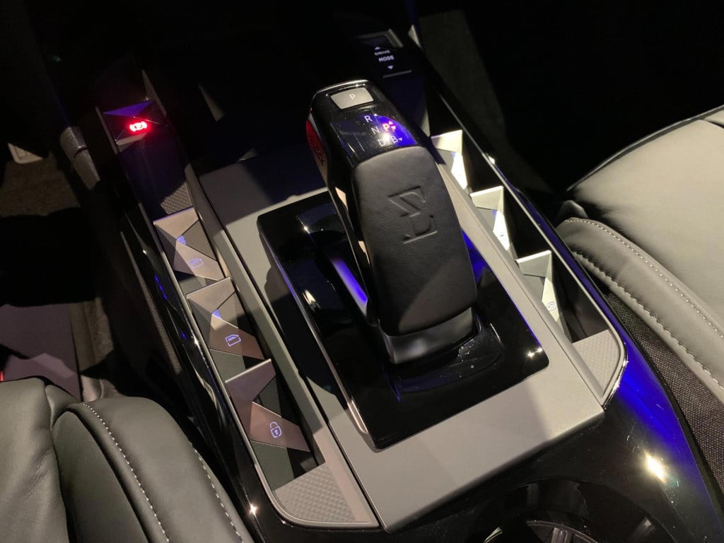 Ds Ds 3 crossback e-tense so chic 50 kwh *leder*appconnect*head-up*camera* 