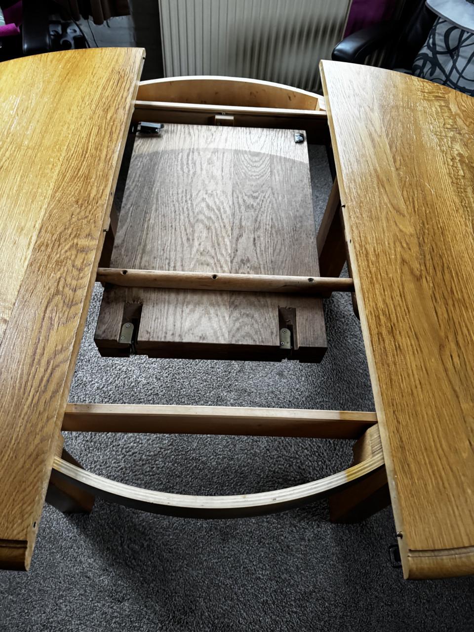 Massief eiken tafel uitschuifbaar inclusief stoelen