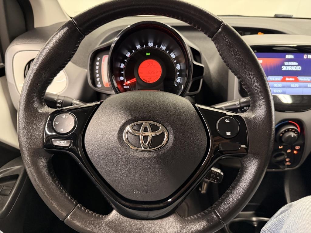 Toyota Aygo 1.0 vvt-i x-play| camera| carplay| cruise| airco