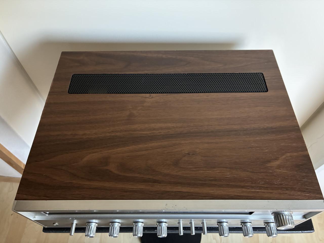 Sanyo DCX-2500L versterker.