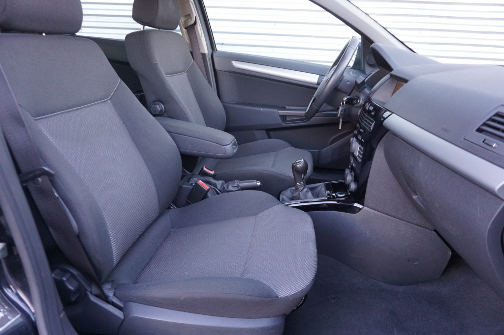 Opel Astra wagon 1.6 111 years edition airco / navi / cruise / elektr. rame