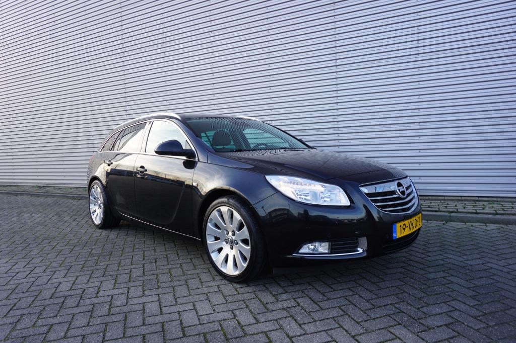 Opel Insignia sports tourer 1.6 t cosmo climate / navi / cruise / leder / p