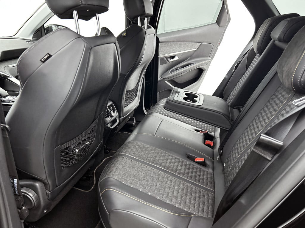 Peugeot 3008 plug-in hybrid 225pk road trip | rijklaar | trekhaak |