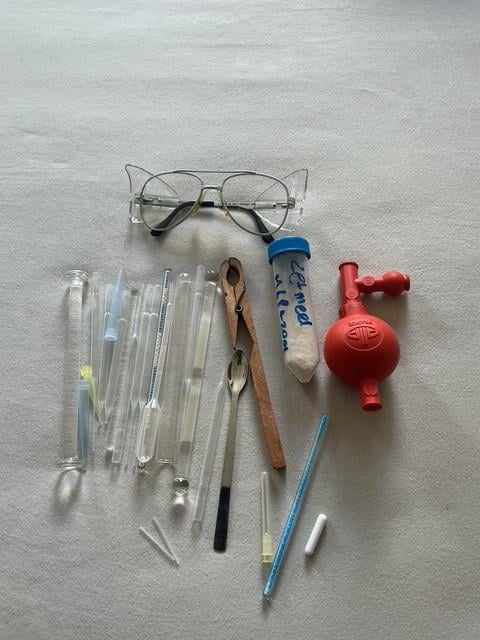 Glazen spullen voor chemie opleiding