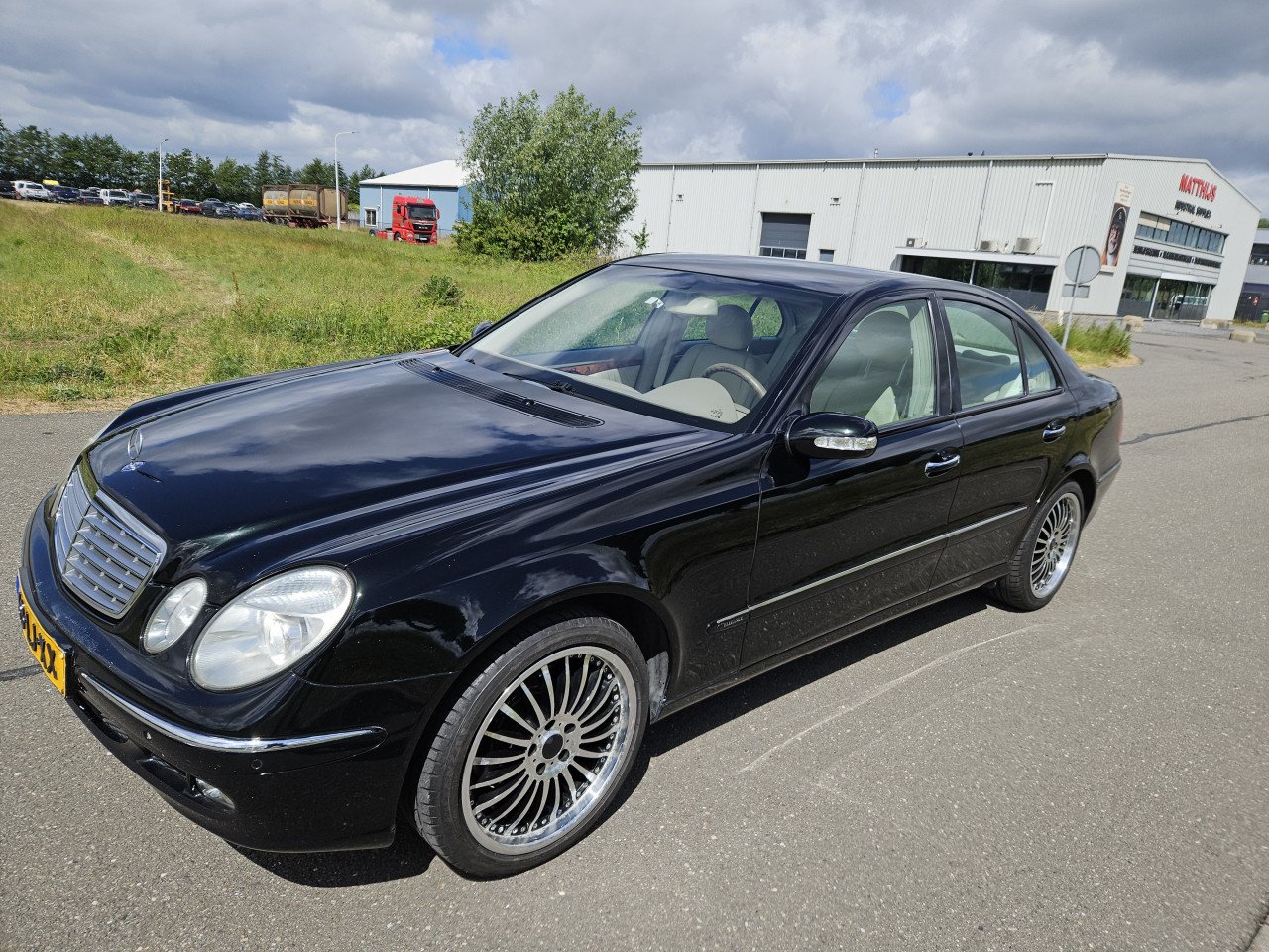 * MERCEDES E-KLASSE 320 BENZINE*