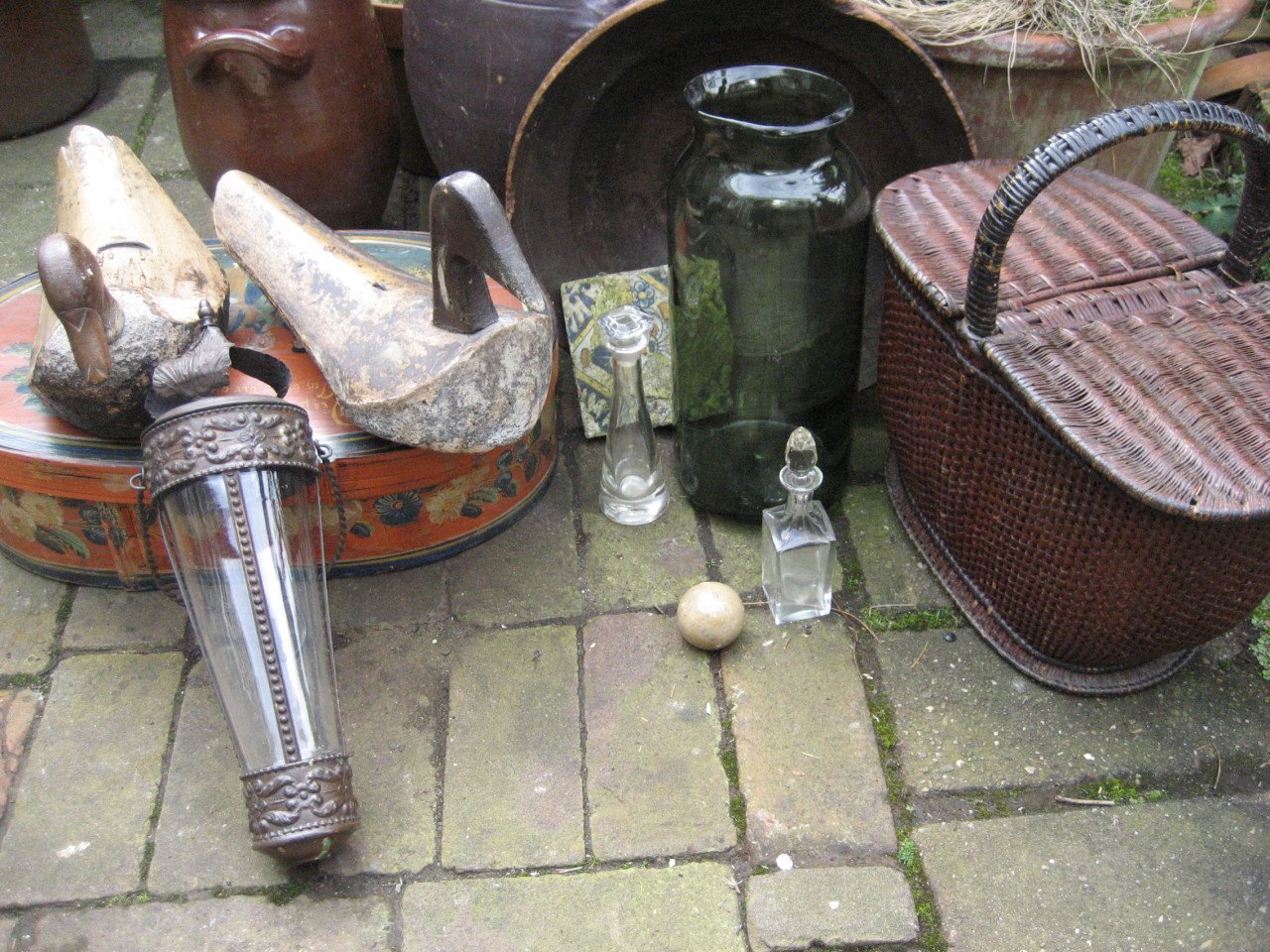 Antiek brocante tuin meubel tegels volkskunst 19e eeuw 18e eeuw
