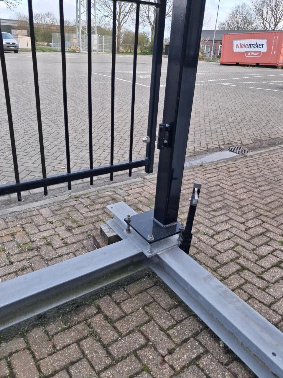 Smeedijzeren poort te koop