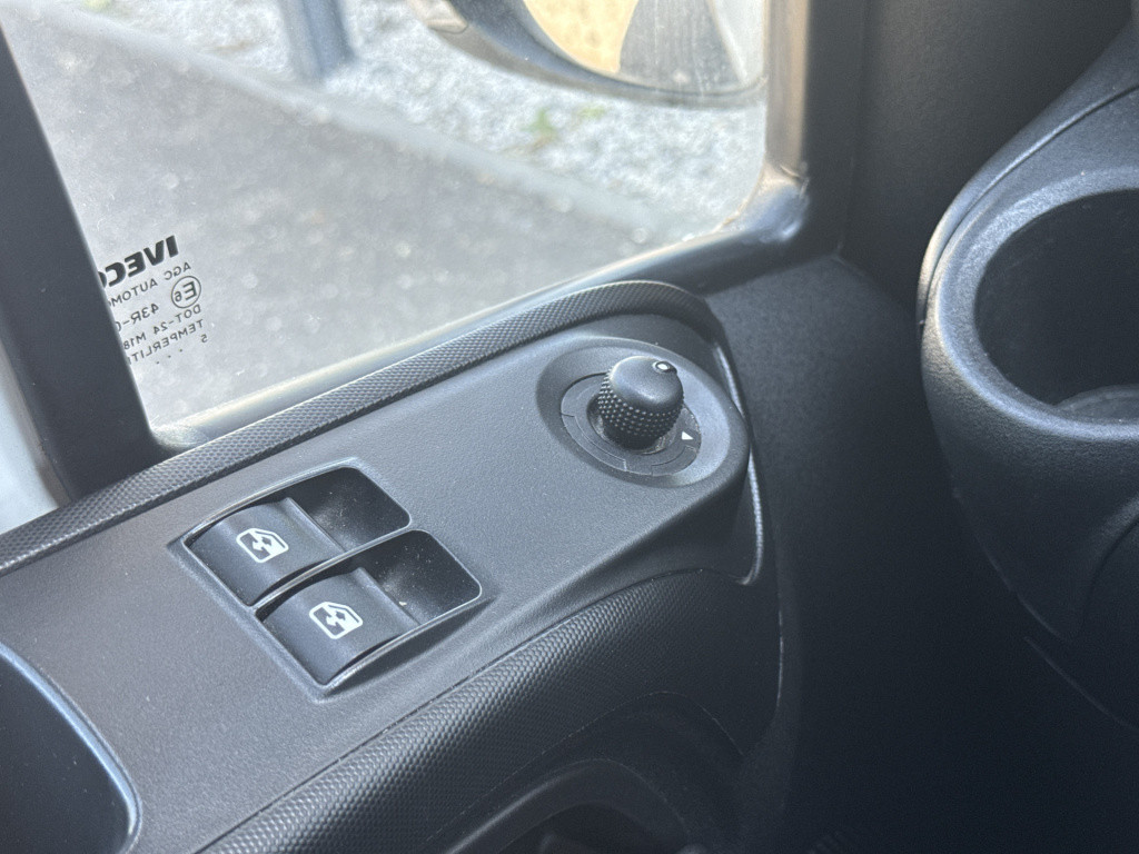 Iveco Daily 35s13v 2.3 352 h2 | airco | camera | geveerde stoel | 3.5t trek