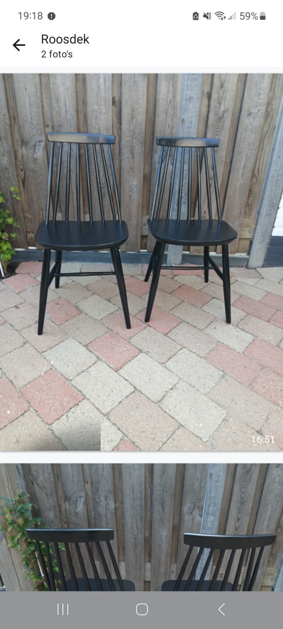 Te koop,  2 houten stoelen