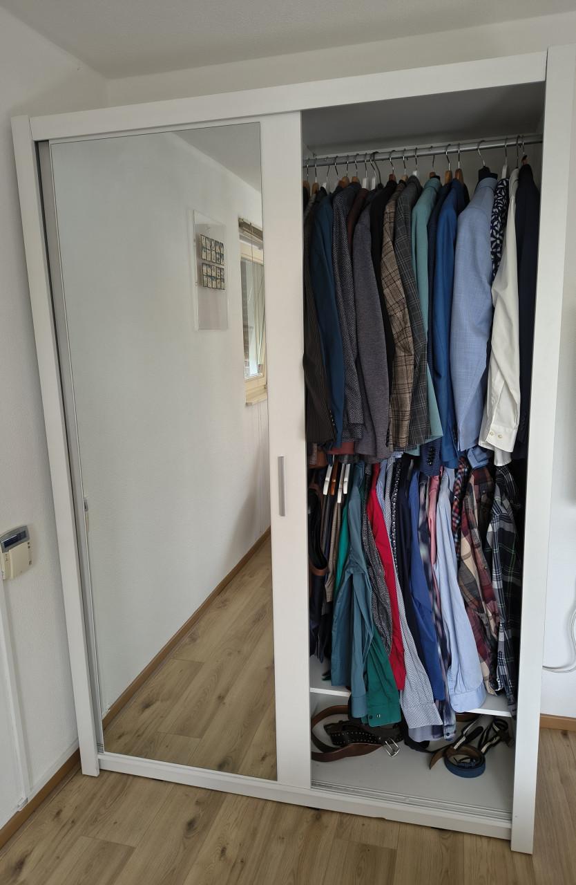 Extra hoge kledingkast