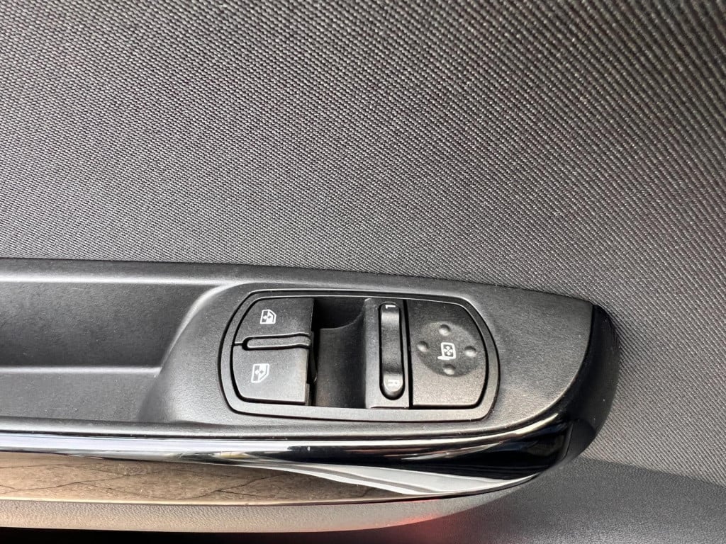 Opel Corsa 1.4 120 jaar edition, carplay, trekhaak enz. enz...