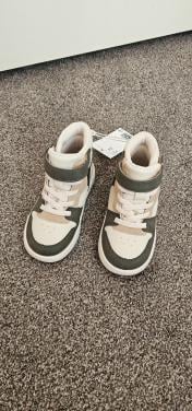 H&M nieuwe hoge sneakers maat 23