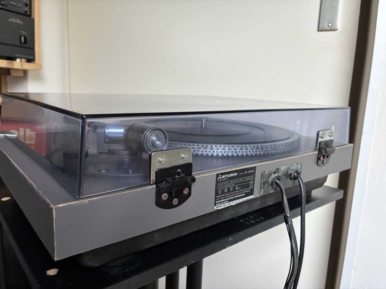 Mitsubishi DP-84DA platenspeler.