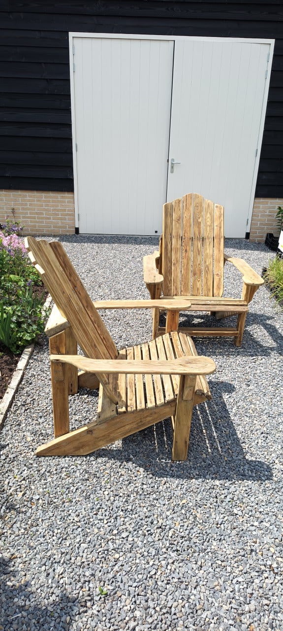 Mooie Pauwstoelen van Farmwood, compleet met kussens aangeboden.