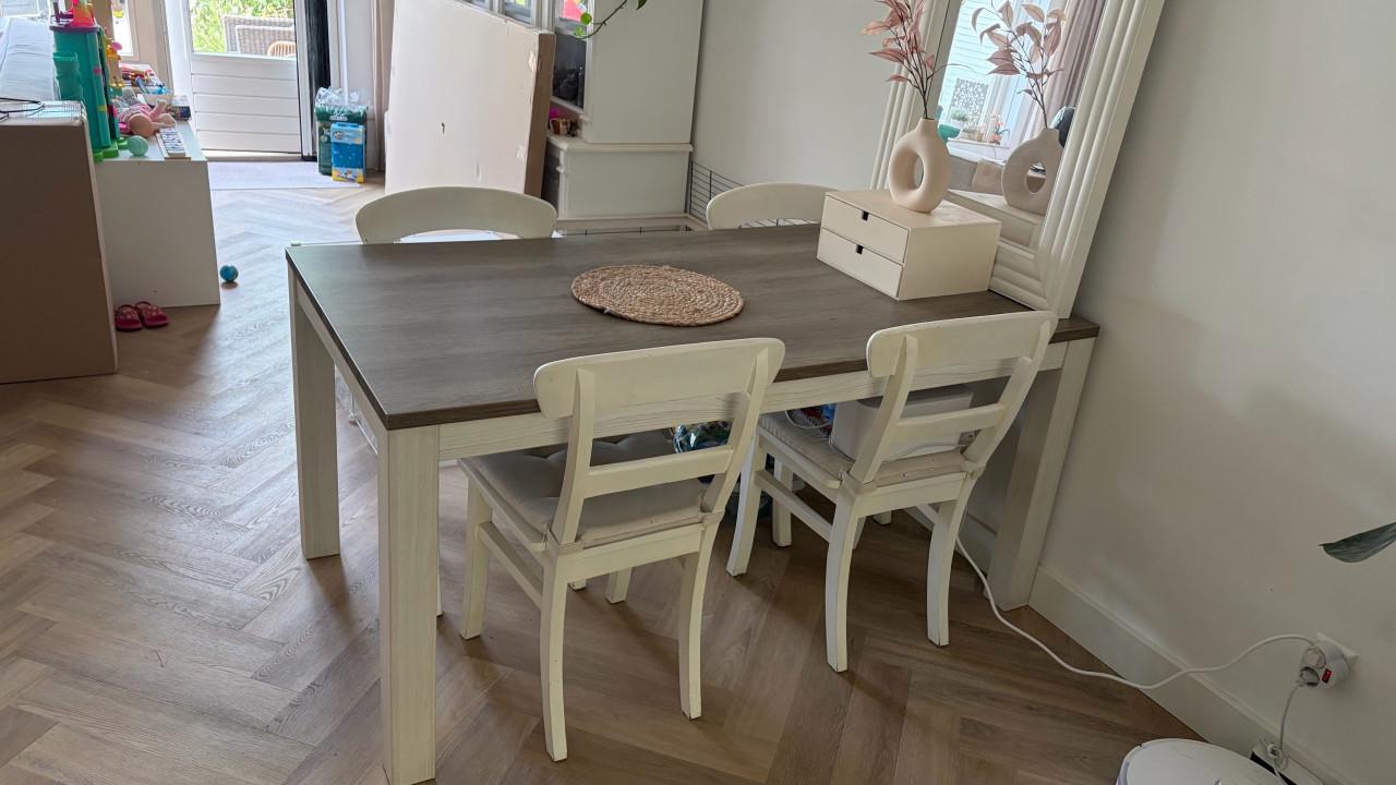 Mooie eettafel wit/greywash
