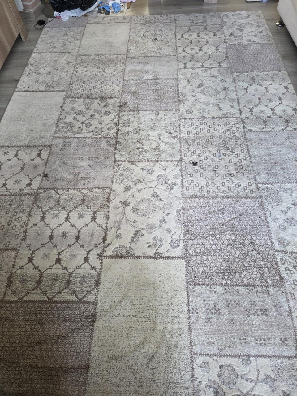 Tapijt 200X290 cm-gebruikt- schoon, beshadigt door vuur koolstentjes