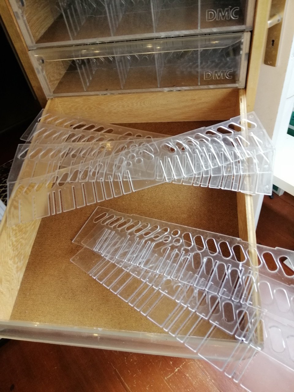 DMC Garenkast voor crea spullen of schroeven/spijkers etc