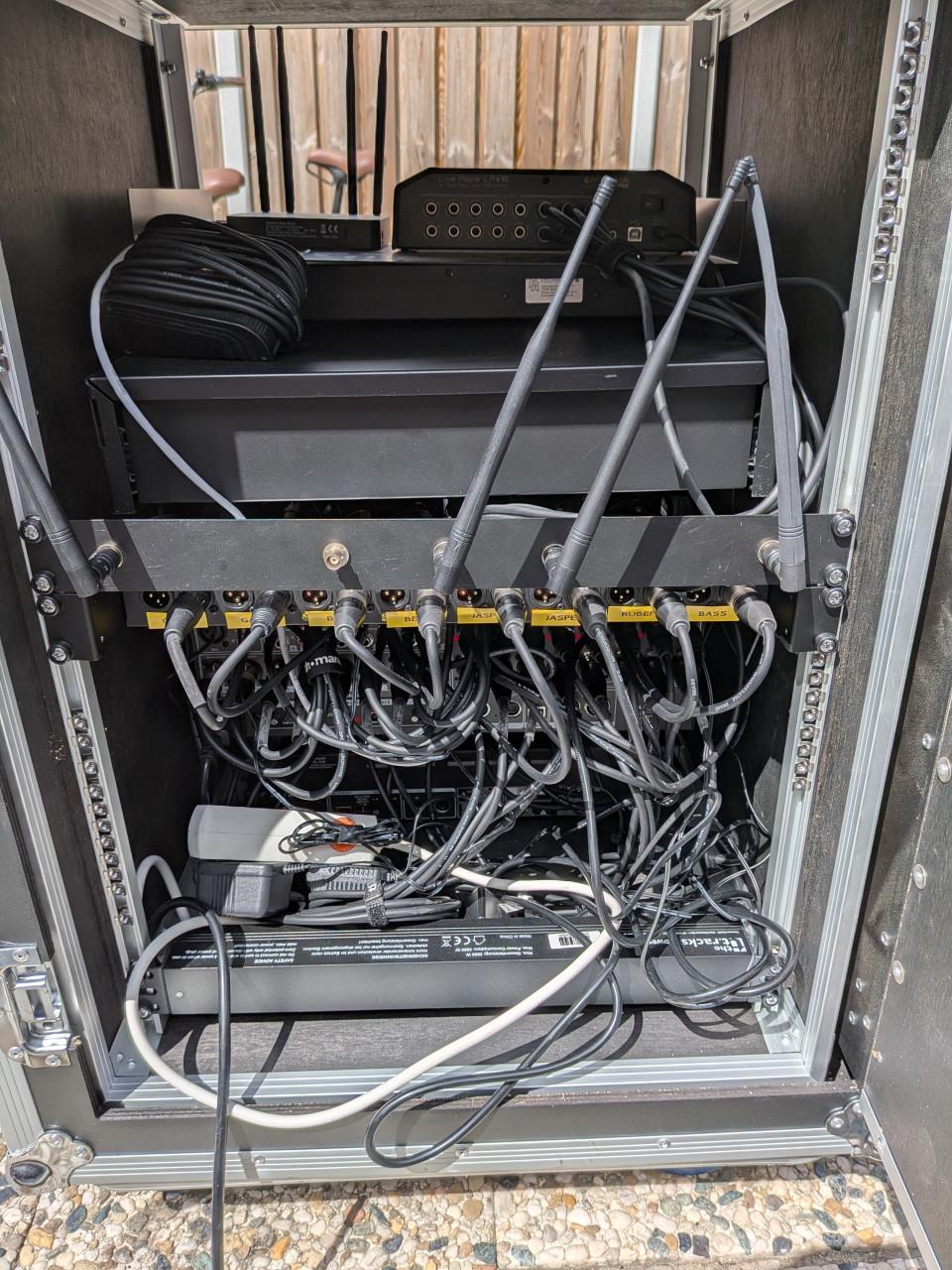 Compleet professionele IEM / monitor-rack met o.a. X32 Rack