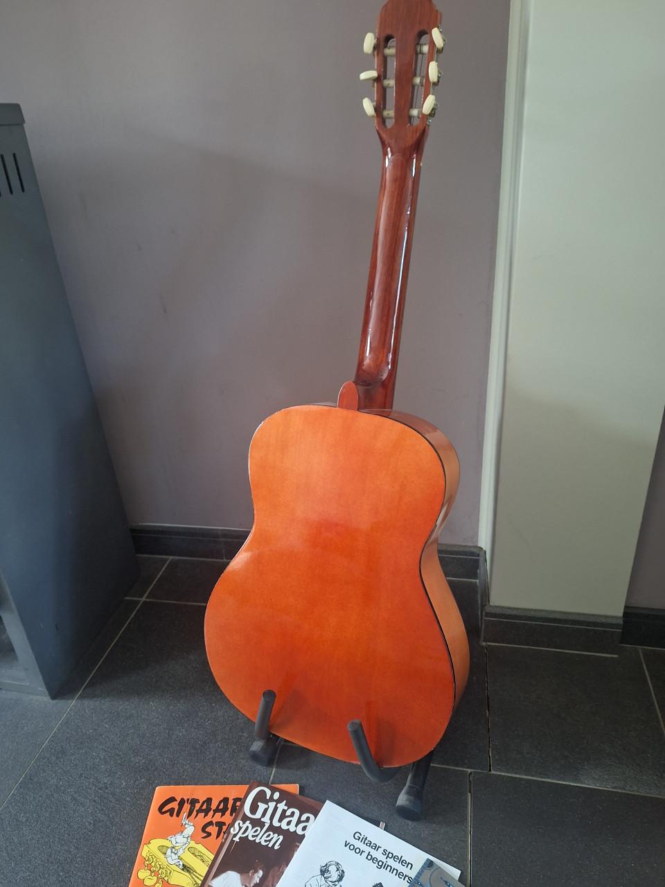 Spaanse gitaar met toebehoren