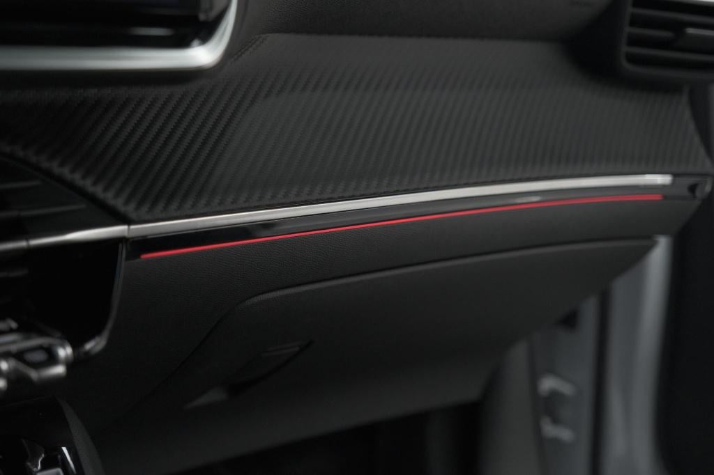 Peugeot 2008 puretech 130 eat8 gt | camera | apple carplay | parkeersensore