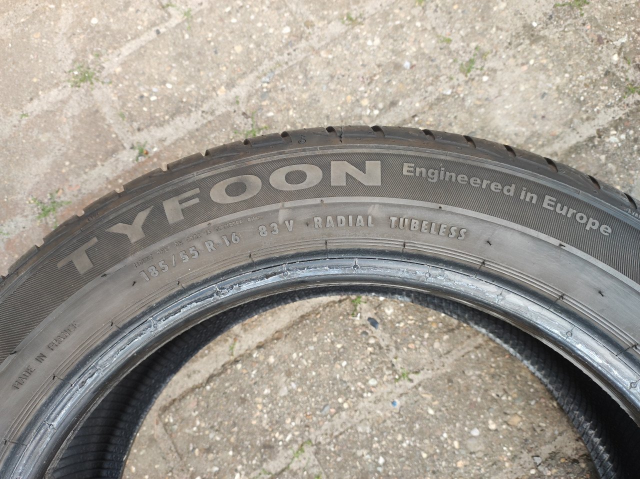 4 Zo goed als nieuwe Tyfoon zomerbanden 185/55 R16 V