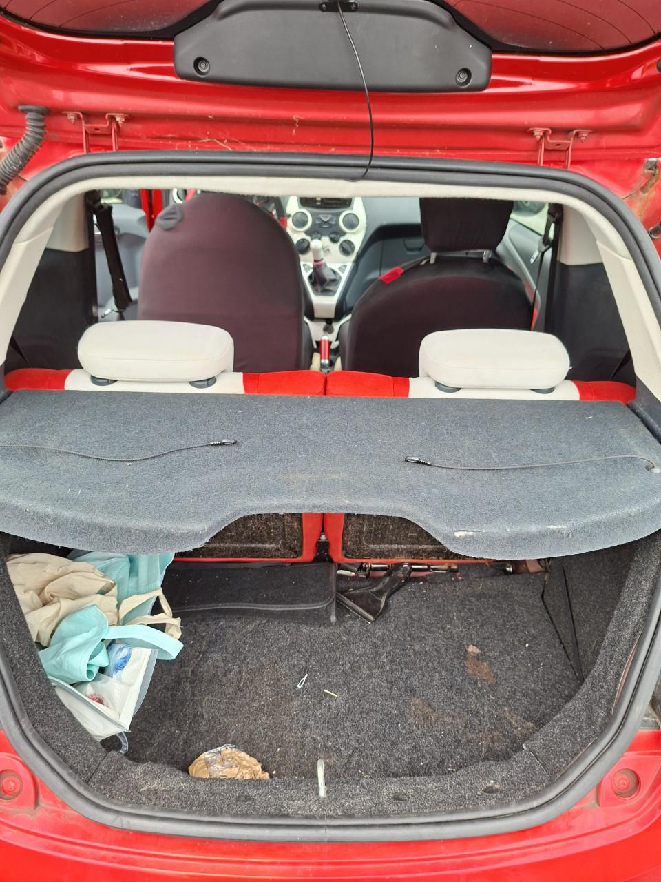 Ford ka Garage goed onderhouden.