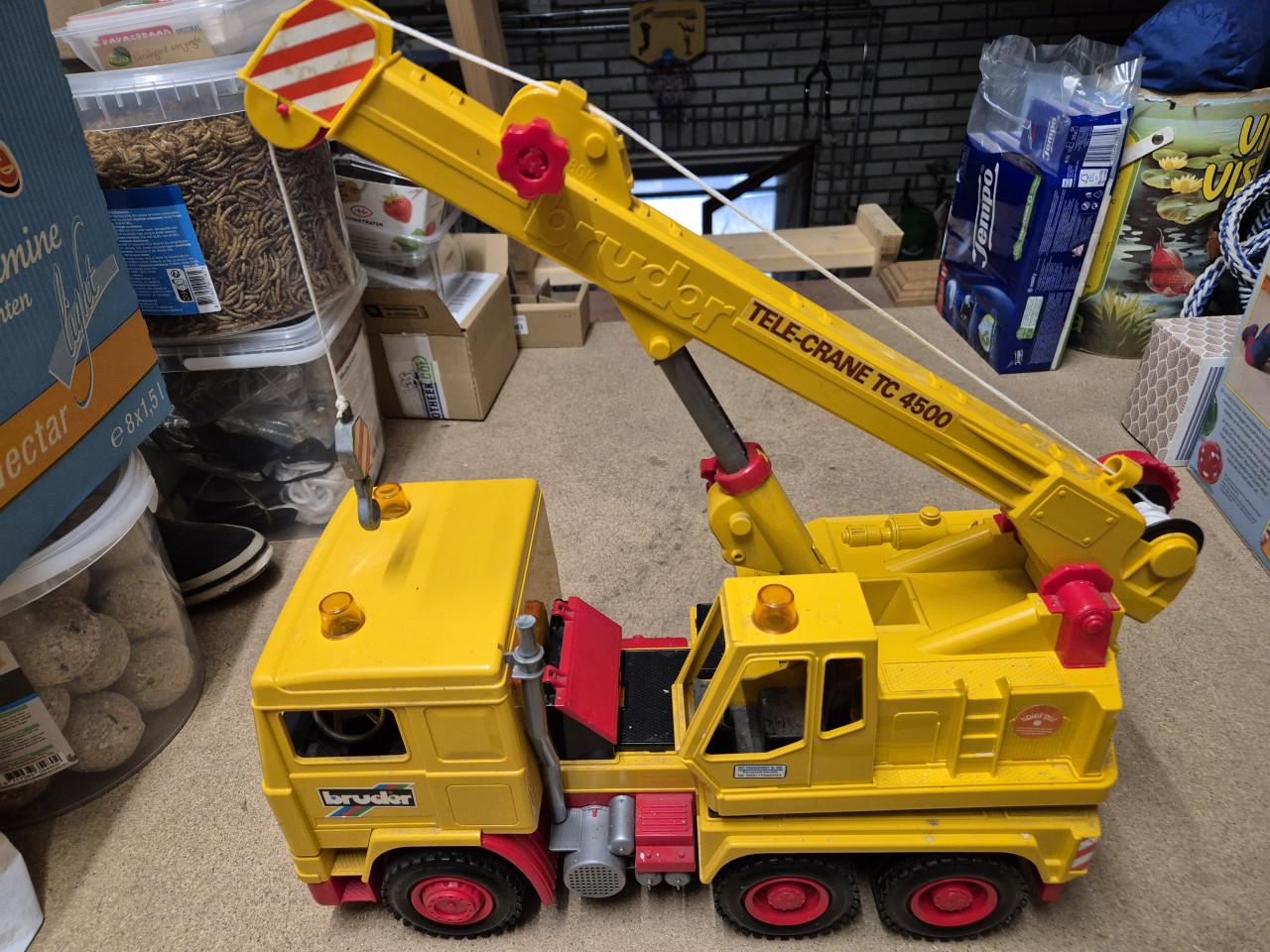 BRUDER  hijskraan en brandweerauto