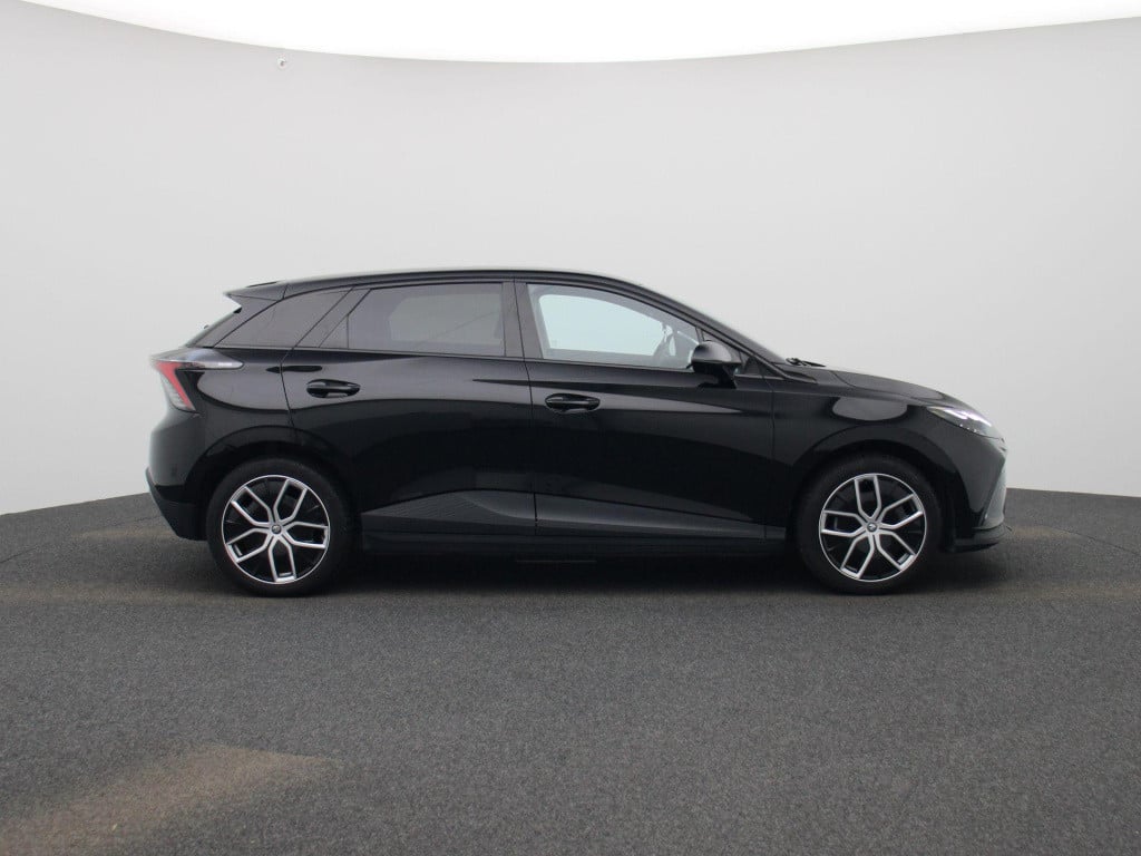 MG Mg4 64 kwh luxury | stoelverwarming | stuurverwarming | 360 camera | 435