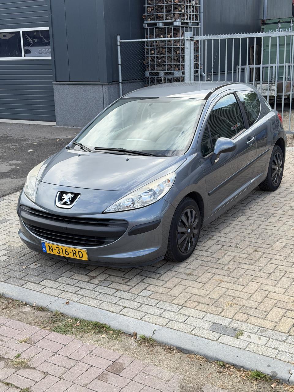 Peugeot 207 zuinig 1.4 + Airco, Weinig KM, onderhoud gehad.