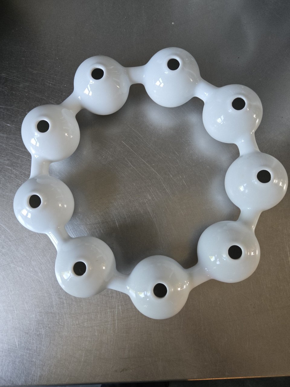 Retro stekjes vaas met 9 bolletjes.Doorsnee vaas 30 cm.
