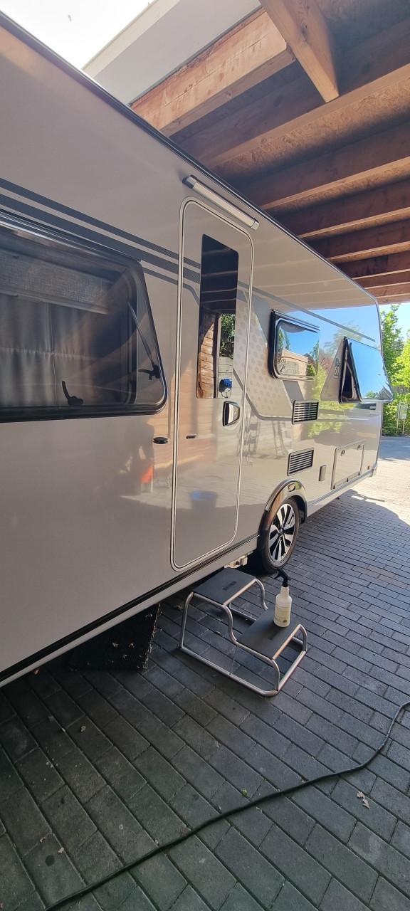 Auto reiniging. Binnen en buiten