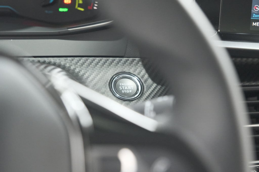 Peugeot 208 ev allure 50 kwh | stoelverwarming | apple carplay | parkeersen