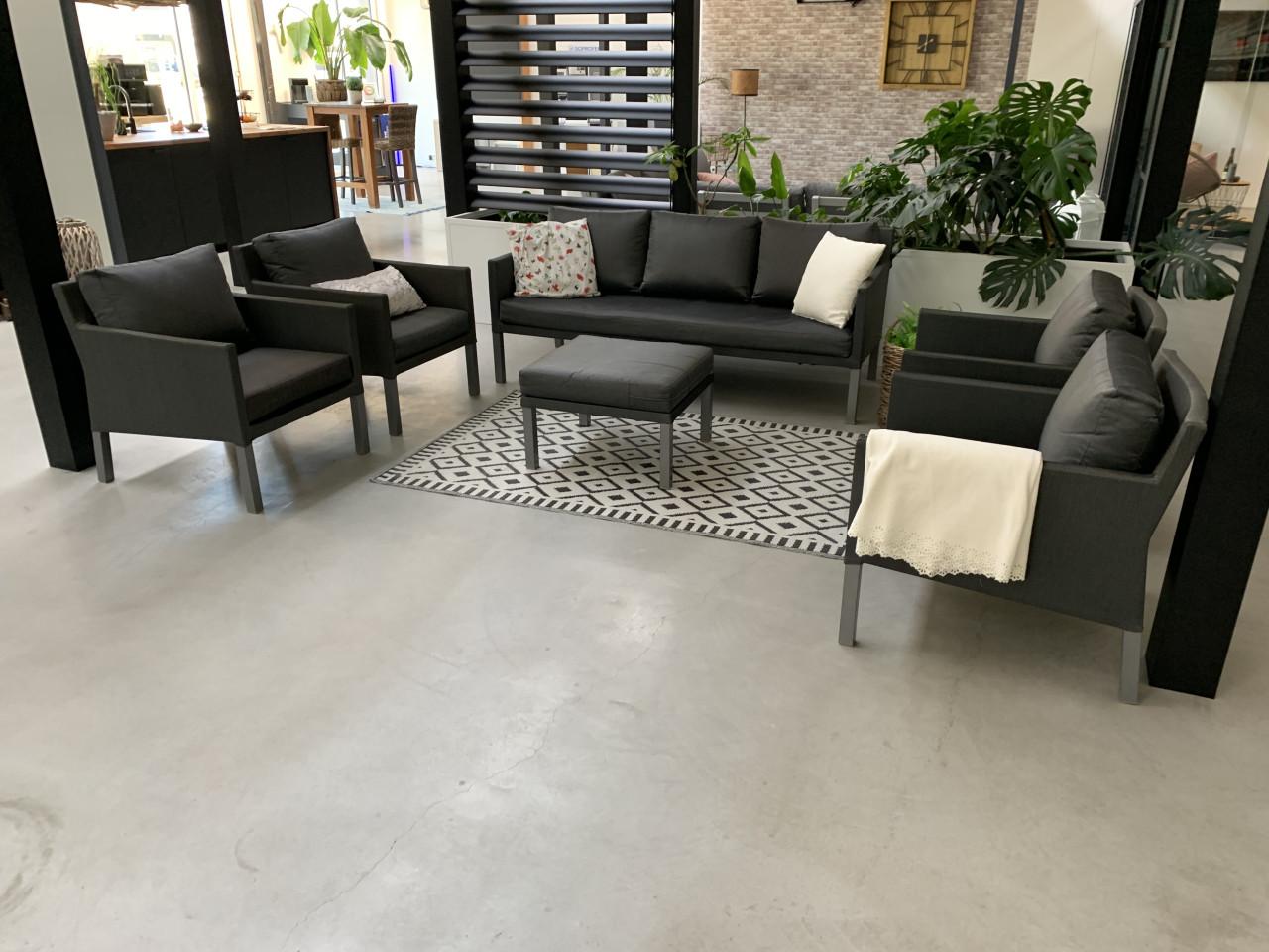 Antracietkleurig All Weather loungeset bank, 4 stoelen en hocker/ tafel.